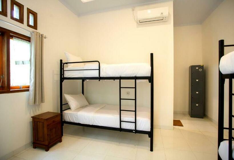 Общежитие The Puncak Santhi Inn