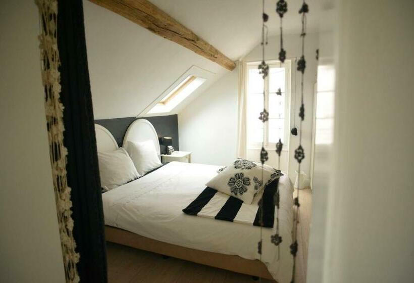 ベッドアンドブレックファースト Chambre D`hôtes La Roseraie
