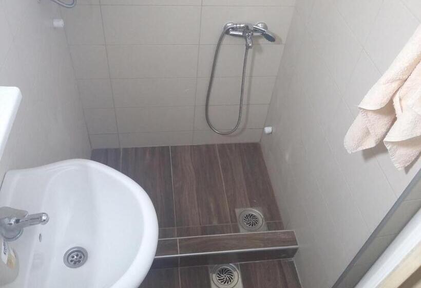 تختخواب و صبحانه Domacinstvo Kod Gere