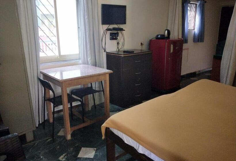 پانسیون Alexmarie Guest House 5 Min To Candolim Beach