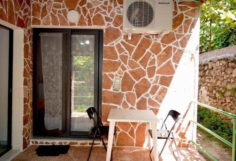 پانسیون Romeo’s Guest House 2