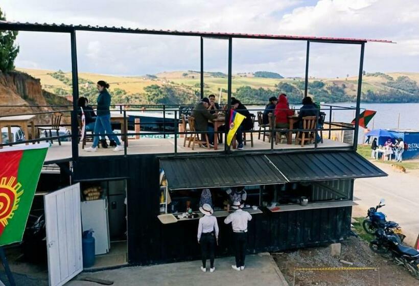 호스텔 Hospedaje Puerta Al Lago