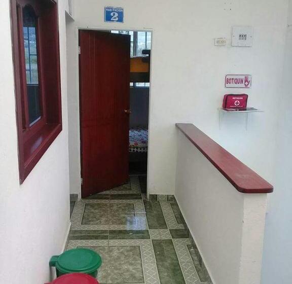호스텔 Hospedaje Puerta Al Lago