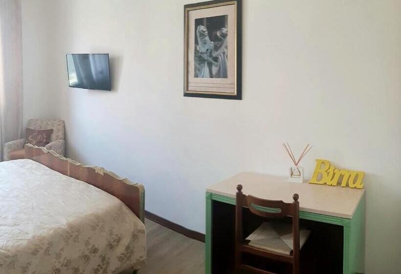 تختخواب و صبحانه Pop Art House Near Venice