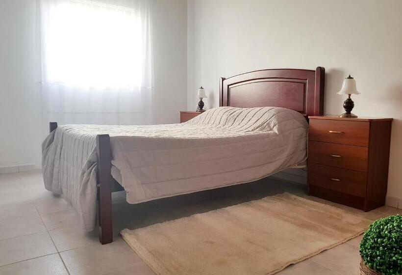 تختخواب و صبحانه Rural House