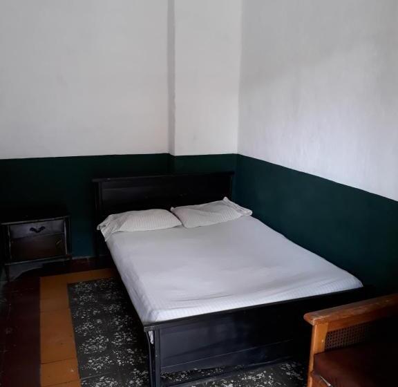 هتل Residencias Escorial