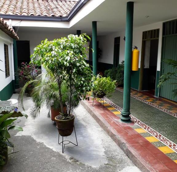 هتل Residencias Escorial