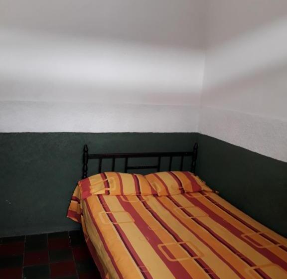 هتل Residencias Escorial