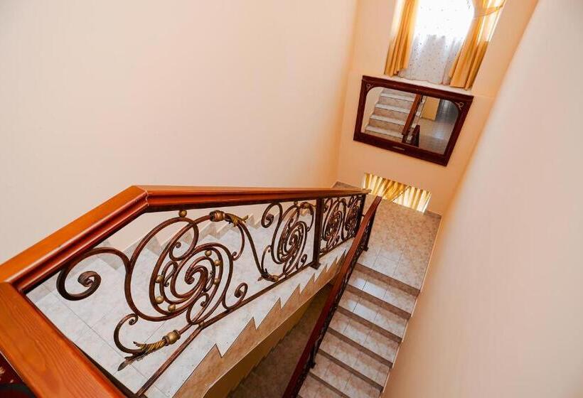 فندق Yangi Sharq