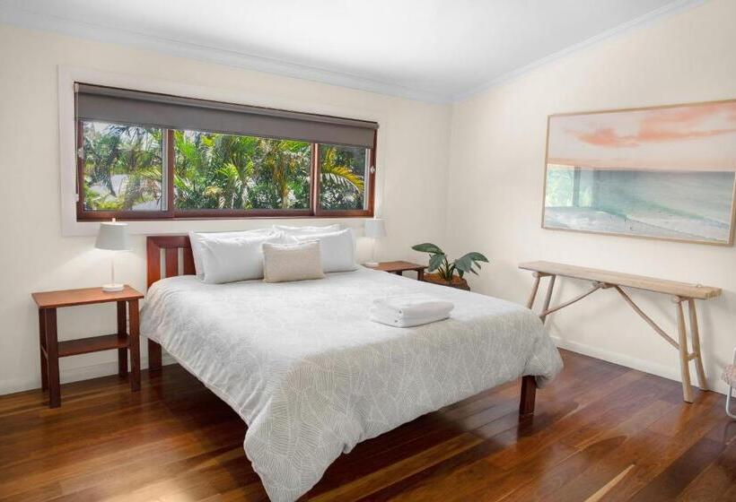 پانسیون Away Guesthouse  Away On Shirley Lane