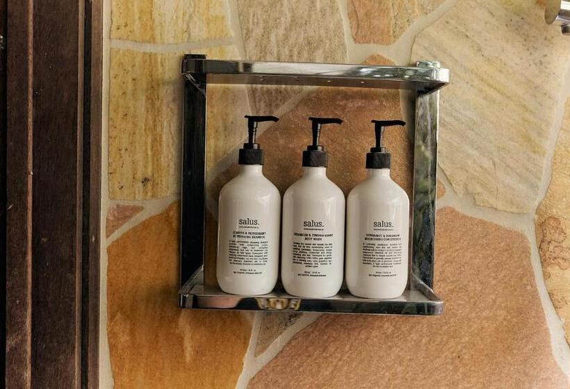 پانسیون Away Guesthouse  Away On Shirley Lane