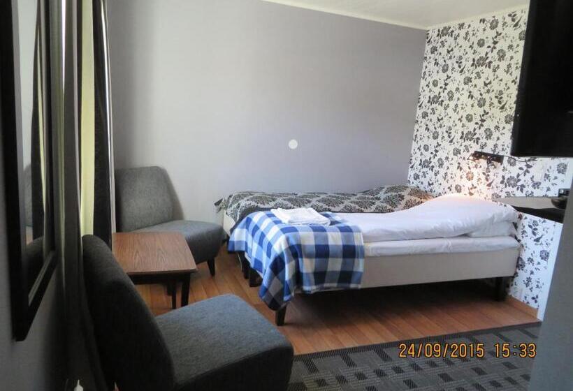 פנסיון Ulvsvåg Gjestgiveri Og Fjordcamping As