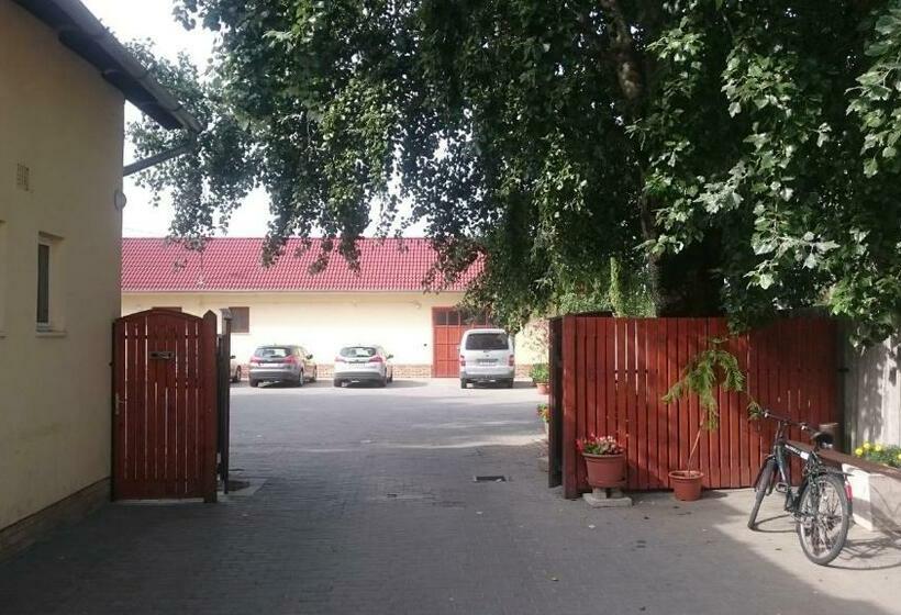 Bordany Hostel