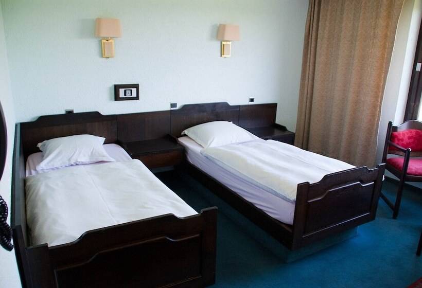 Отель Hôtel Grand Champ