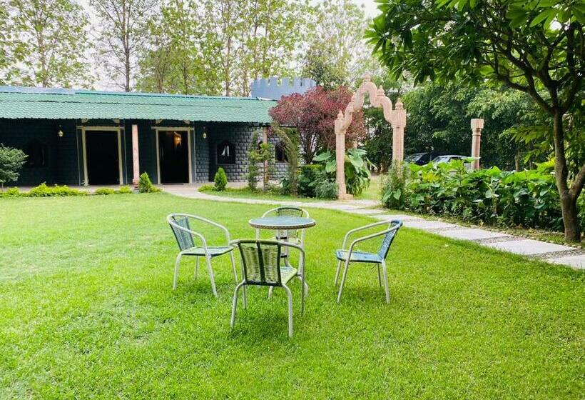 Отель Lohagarh Corbett Resort