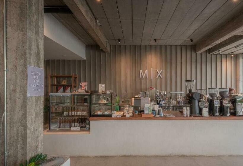 Отель Mix Cafe X Bed D