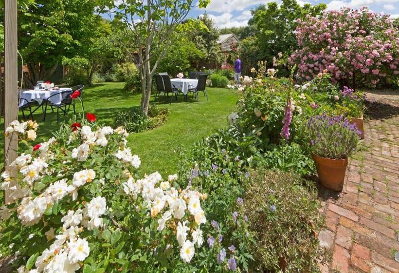 مبيت وإفطار The Racecourse Inn