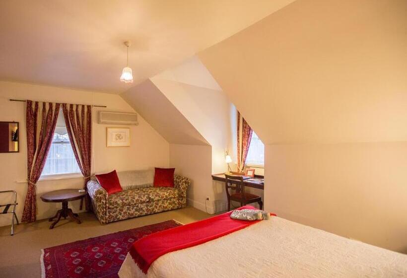 مبيت وإفطار The Racecourse Inn