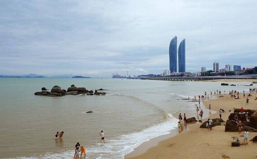 Отель Mercure Xiamen On The Bund