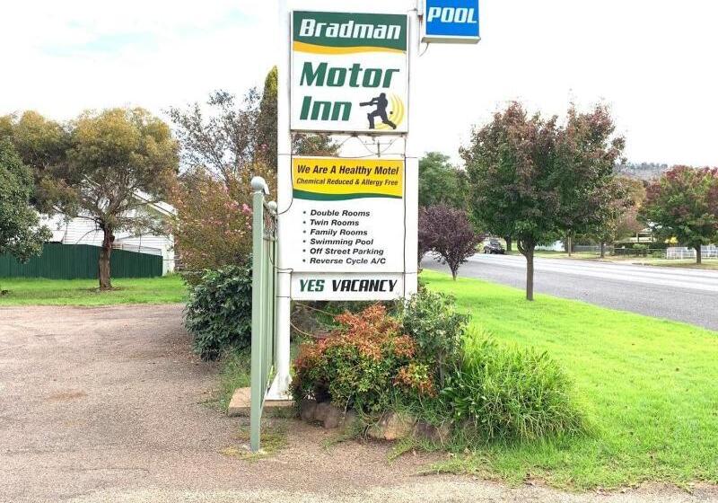 Мотель Bradman Motor Inn