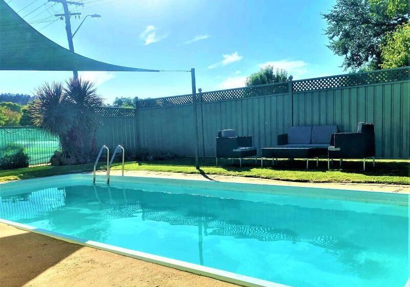Мотель Bradman Motor Inn