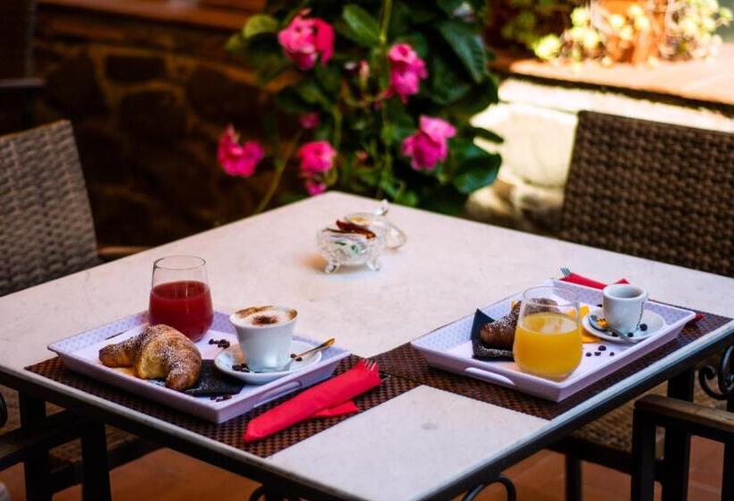 ホテル Agriturismo La Camporena