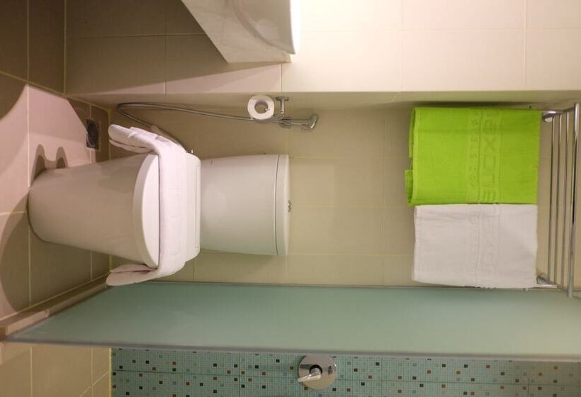 ホテル Maxone S At Pemuda Jakarta