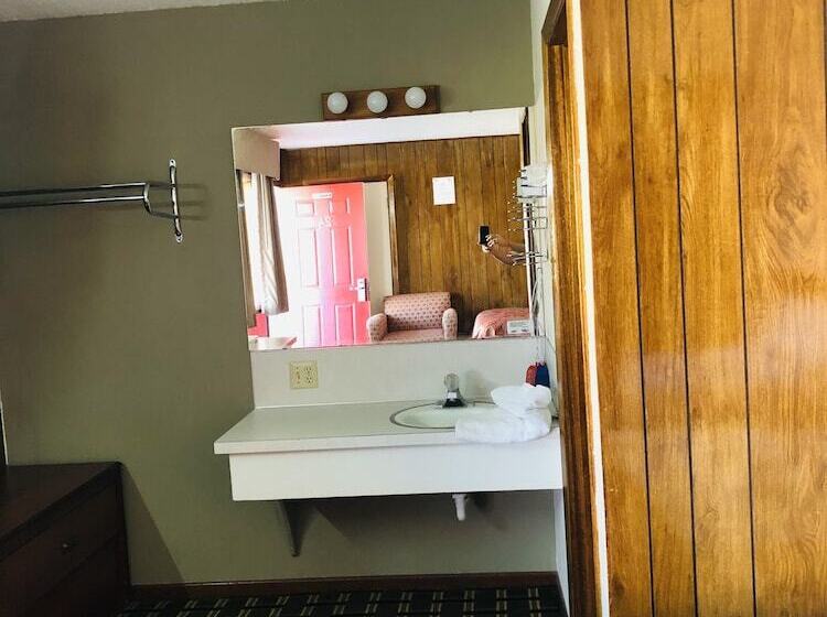Big 12 Motel