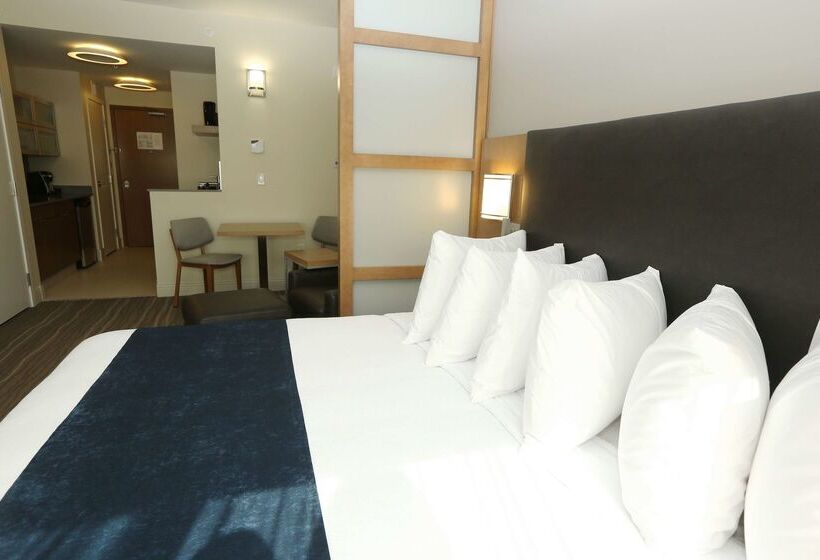 فندق Best Western Plus Sawridge Suites