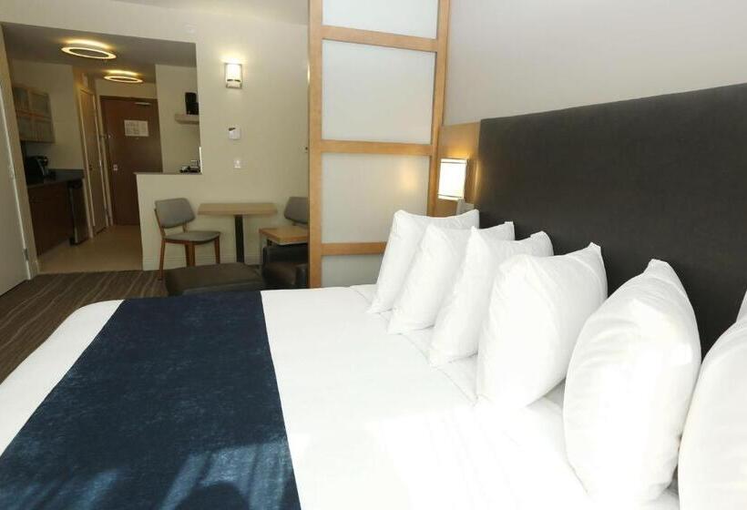 فندق Best Western Plus Sawridge Suites