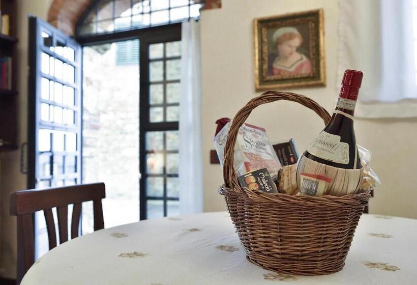 Отель Castelletto Di Montebenichi