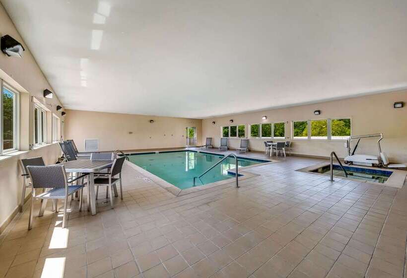 בית מלון כפרי Quality Inn & Suites