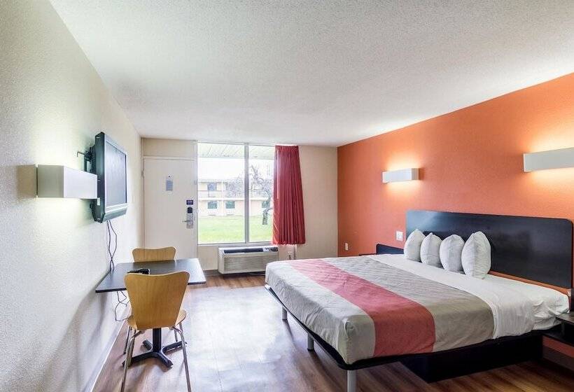 Отель Red Carpet Inn  New Brunswick