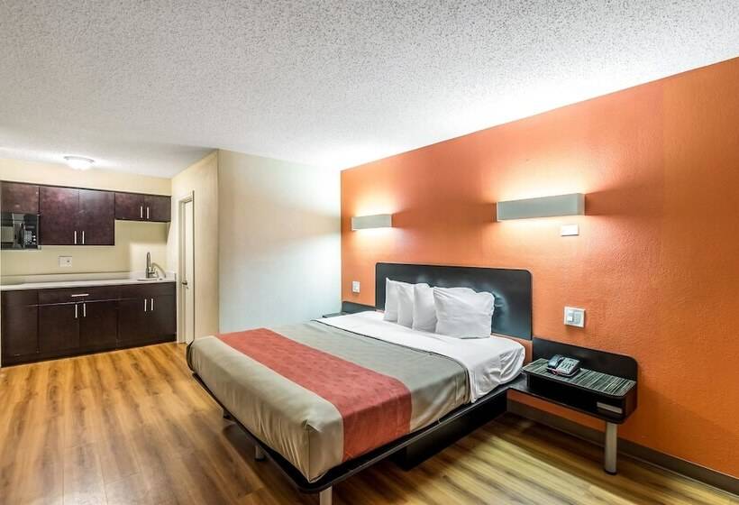 Отель Red Carpet Inn  New Brunswick