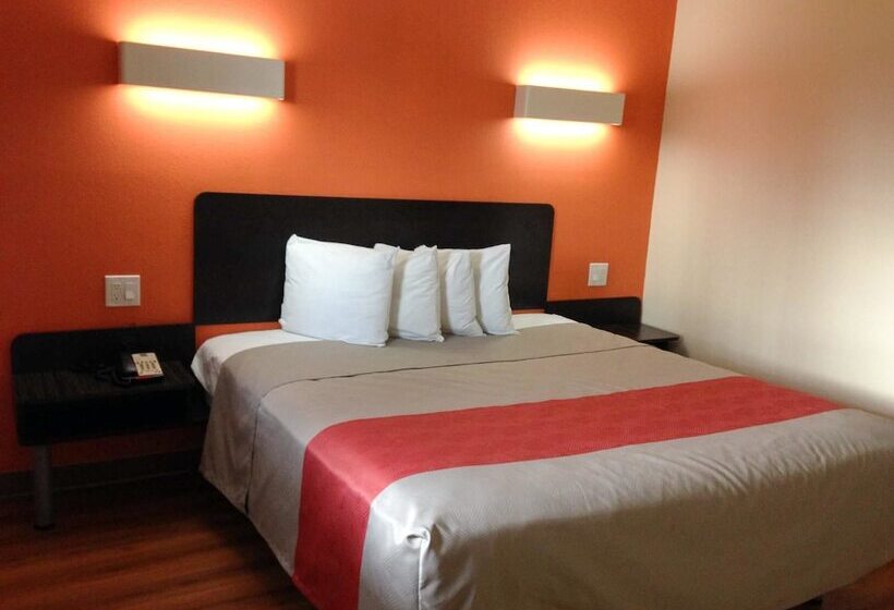 Отель Red Carpet Inn  New Brunswick