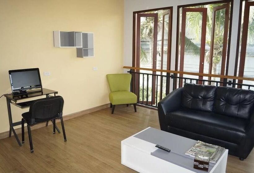 Sunny Hostel Chiangmai @tha Pae