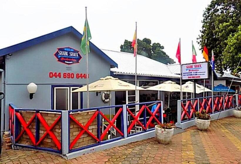 הוסטל Shark Shacks