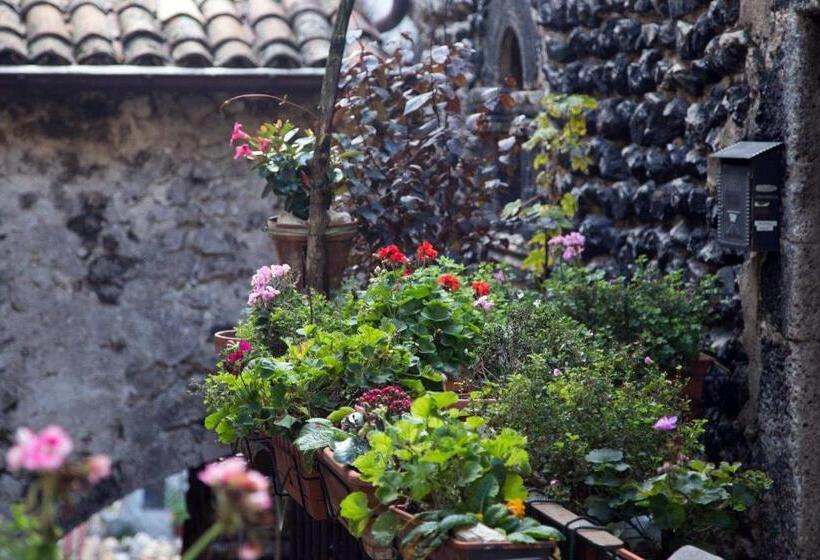 مبيت وإفطار La Bifora E Le Lune Vico Sotto Gli Archi 5