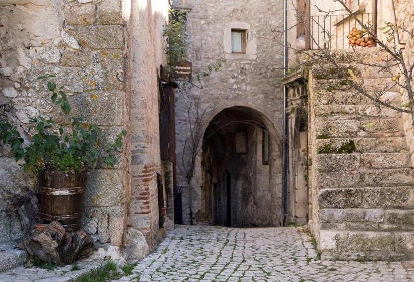 مبيت وإفطار La Bifora E Le Lune Vico Sotto Gli Archi 5