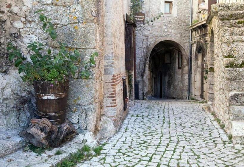 مبيت وإفطار La Bifora E Le Lune Vico Sotto Gli Archi 5