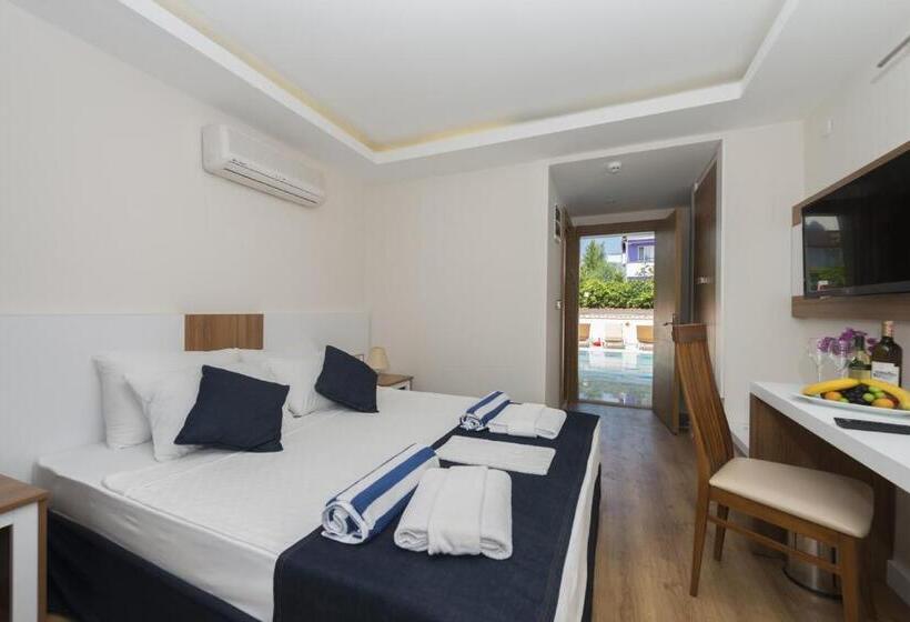 Amore Hotel Teki̇rova