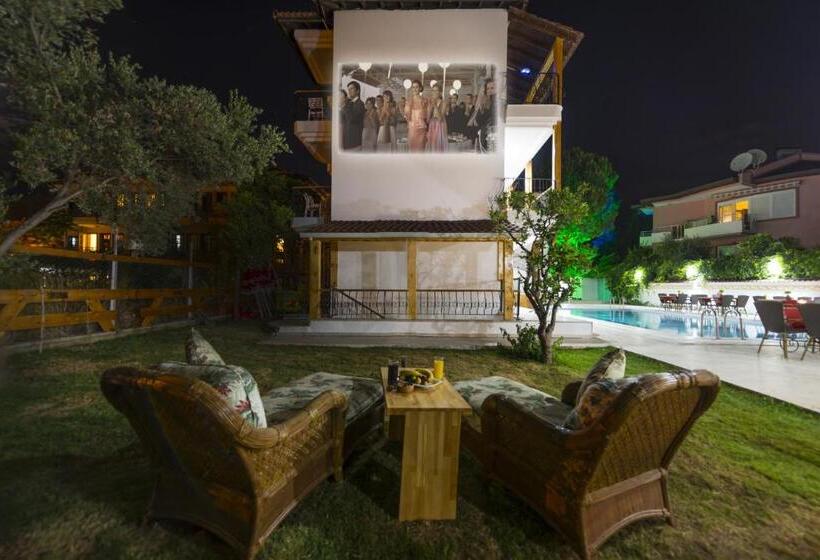 Amore Hotel Teki̇rova