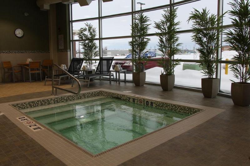 فندق Holiday Inn Express & Suites Cold Lake, An Ihg