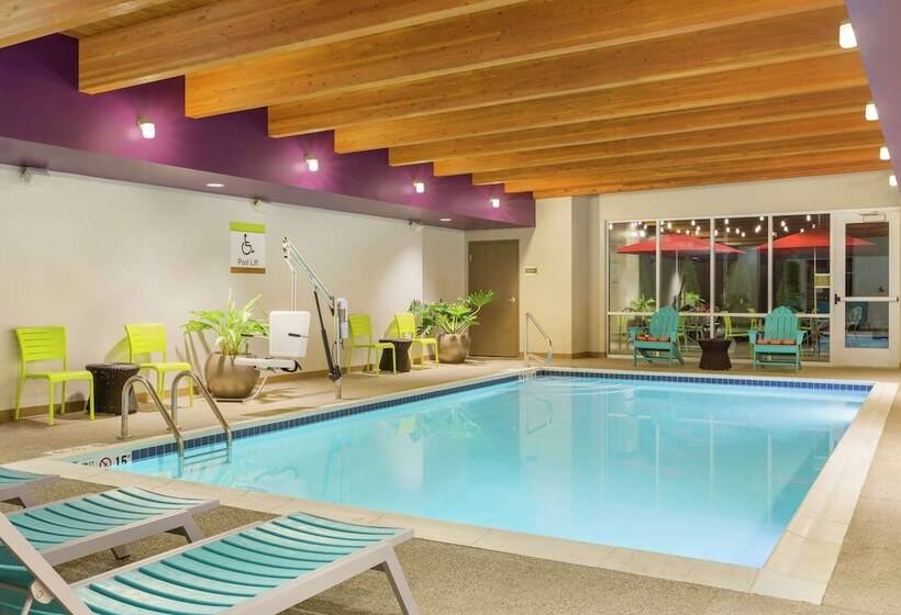 هتل Home2 Suites By Hilton Canton