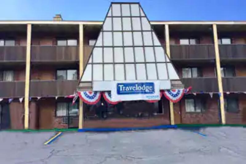Отель Travelodge By Wyndham Manhasset