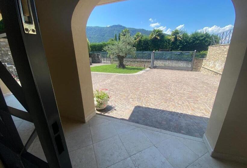 ペンション Vela Di Soleville Camere Con E Senza Vista Lago Con Ristorante & Pizzeria