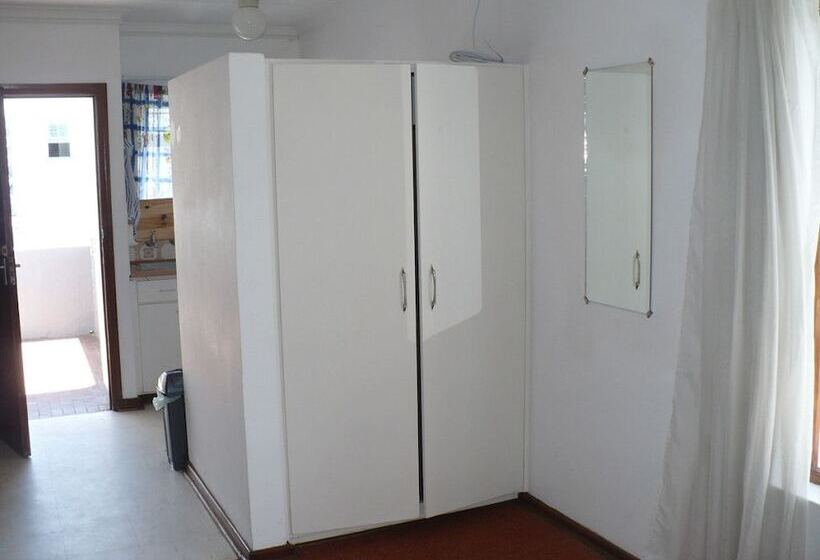 هاستل Backpacker Apartments