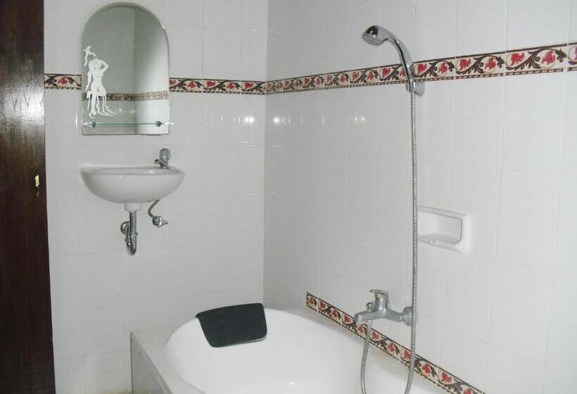 تختخواب و صبحانه Adus Beach Inn