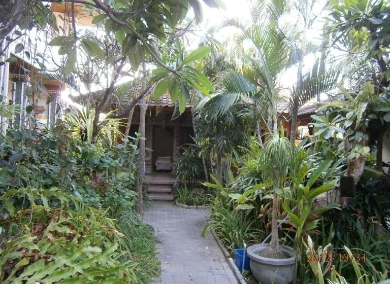 تختخواب و صبحانه Adus Beach Inn