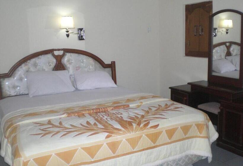 تختخواب و صبحانه Adus Beach Inn